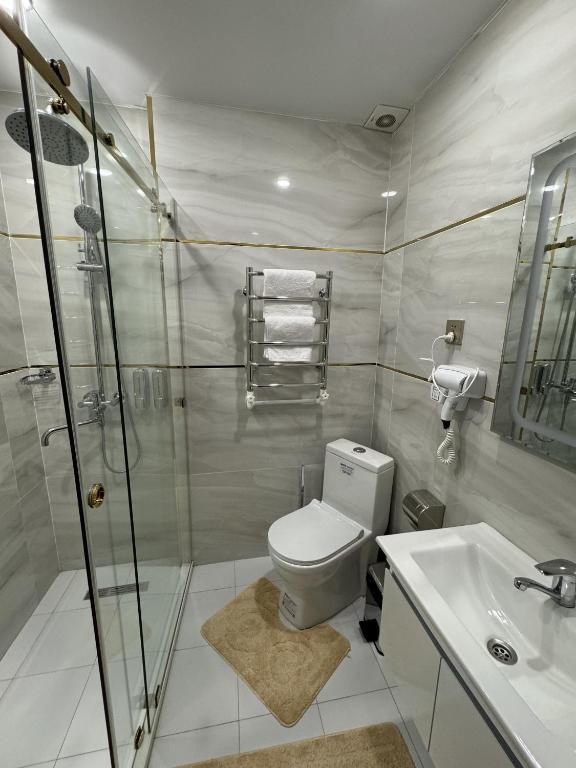 Koupelna v ubytování Aram Hotel