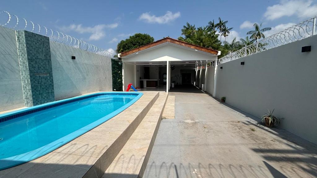 Bazén v ubytování espaço R&H nebo v jeho okolí