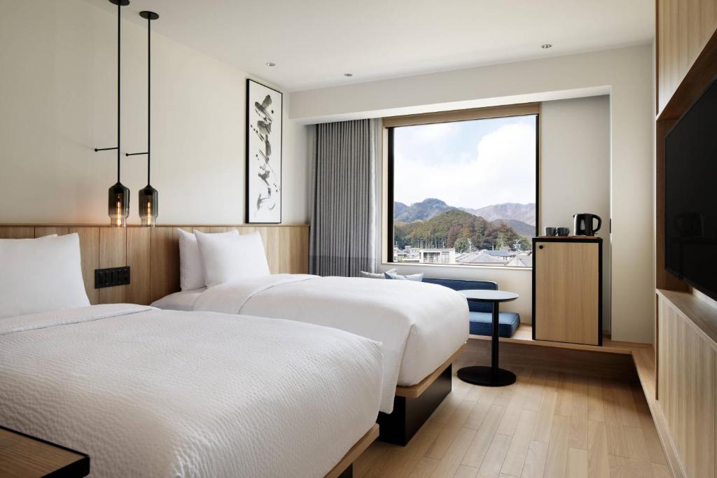 Postel nebo postele na pokoji v ubytování Fairfield by Marriott Mie Okuise Odai