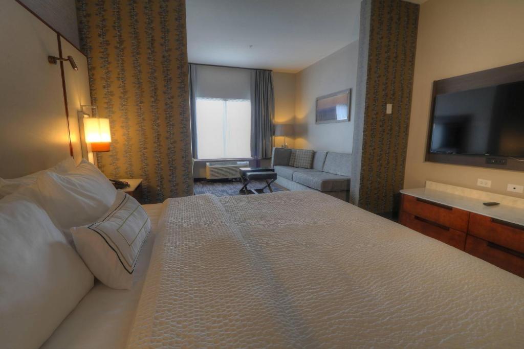 Fairfield Inn & Suites by Marriott Gatlinburg Downtown photo