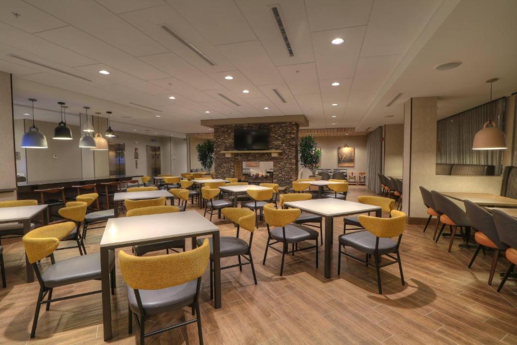 Fairfield Inn & Suites by Marriott Gatlinburg Downtown photo