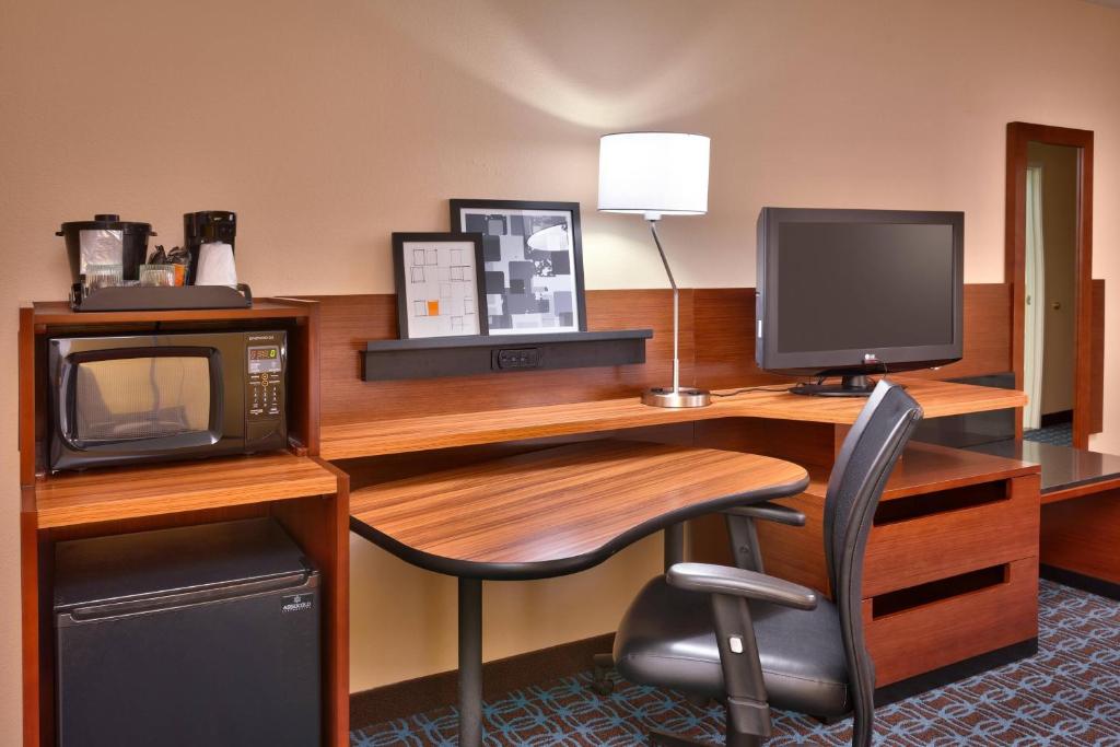TV a/nebo společenská místnost v ubytování Fairfield Inn Salt Lake City Draper