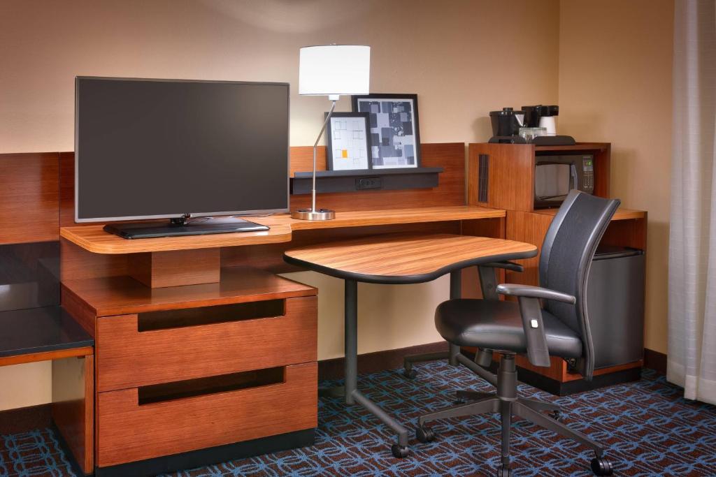 TV a/nebo společenská místnost v ubytování Fairfield Inn Salt Lake City Draper