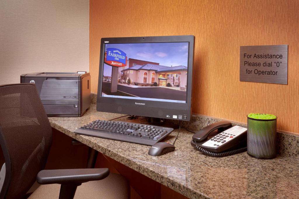 TV a/nebo společenská místnost v ubytování Fairfield Inn Salt Lake City Draper