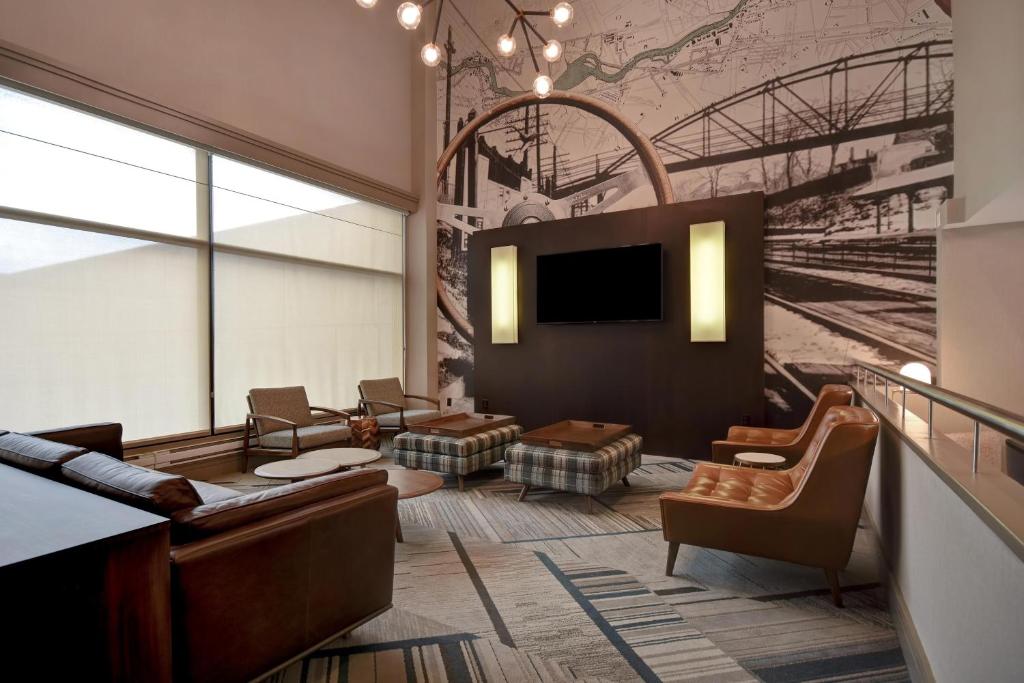 Posezení v ubytování Four Points by Sheraton Boston Newton