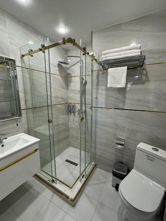 Koupelna v ubytování Aram Hotel