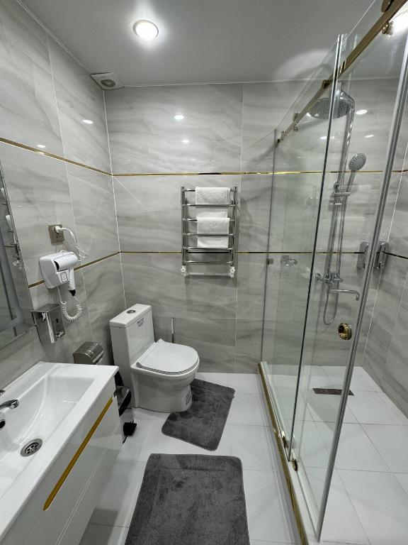 Koupelna v ubytování Aram Hotel