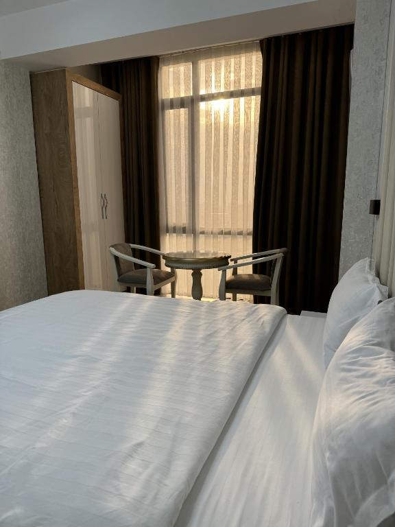 Postel nebo postele na pokoji v ubytování Aram Hotel