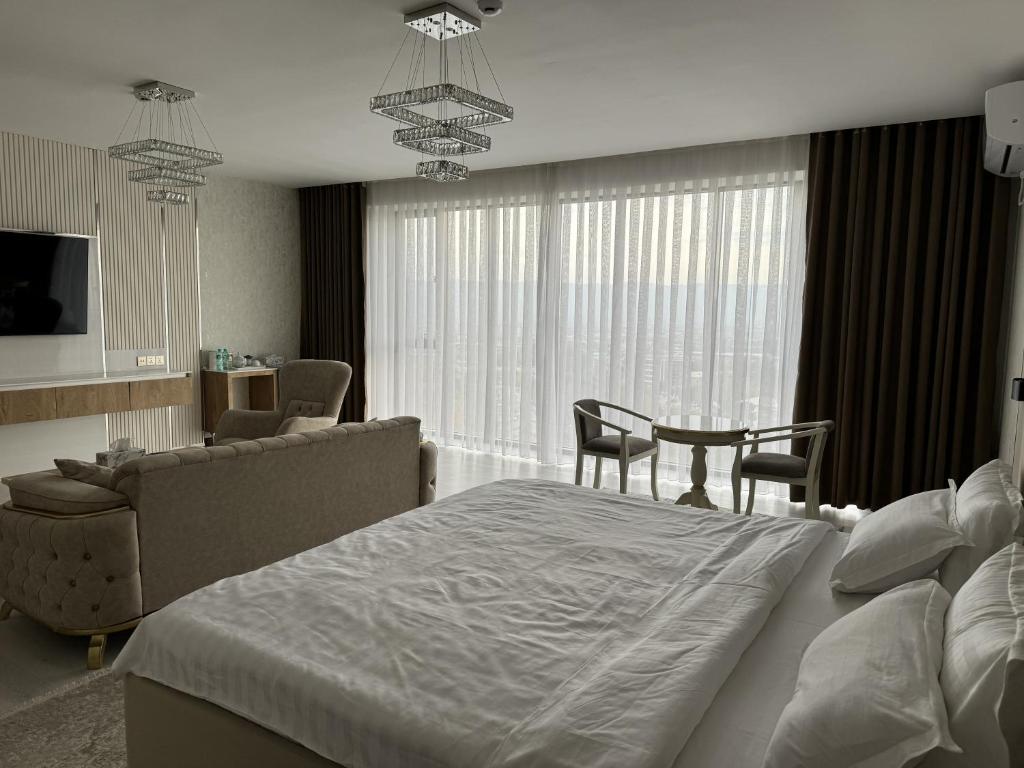 TV a/nebo společenská místnost v ubytování Aram Hotel
