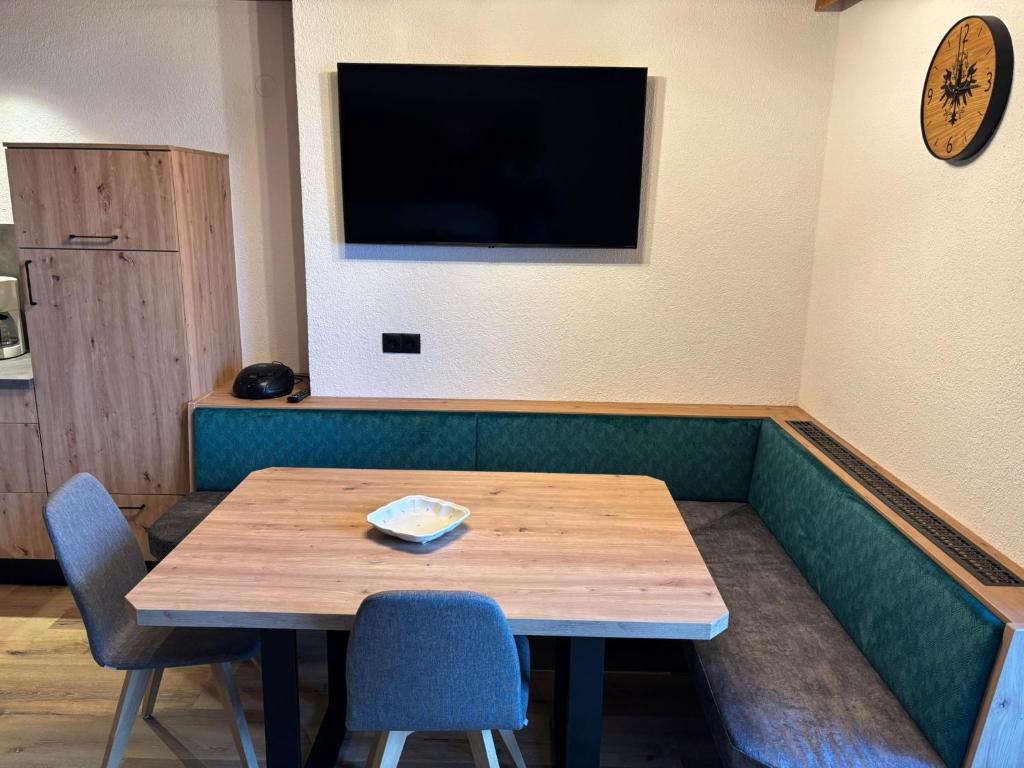 Televízia a/alebo spoločenská miestnosť v ubytovaní Haus Kammerlander