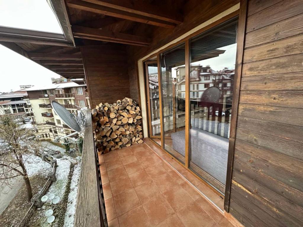 Balkón nebo terasa v ubytování Penthouse 2 Bedroom Apartment w fireplace