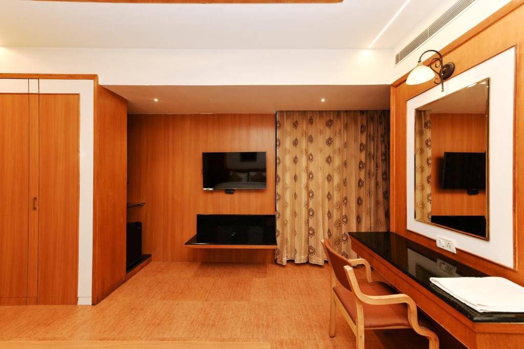 TV a/nebo společenská místnost v ubytování Hotel Roopa
