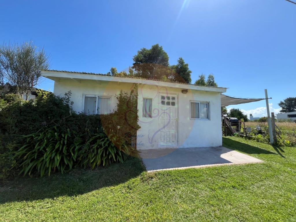 a small white house with graffiti on the side of it at Las Retamas in Chapadmalal