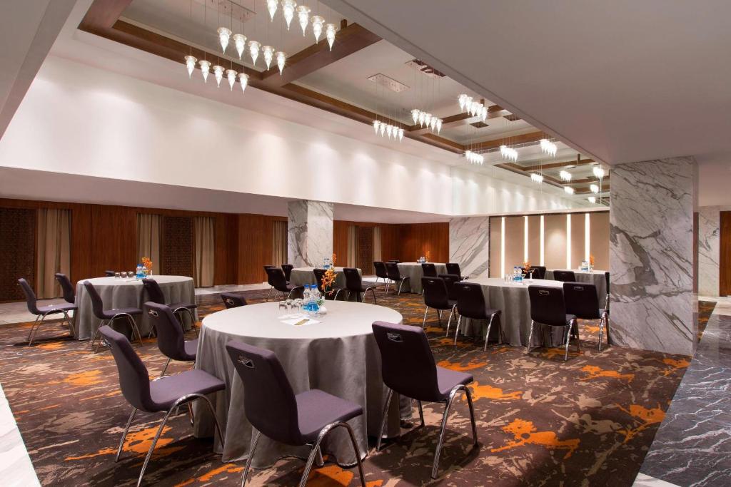 Posezení v ubytování Four Points by Sheraton Bengaluru Whitefield