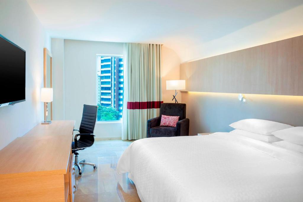 Postel nebo postele na pokoji v ubytování Four Points by Sheraton Barranquilla
