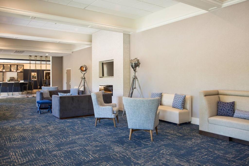 Posezení v ubytování Four Points by Sheraton Eastham Cape Cod