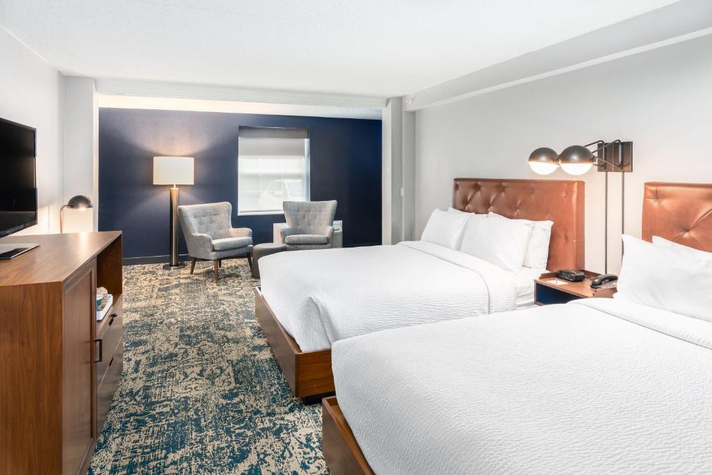 Postel nebo postele na pokoji v ubytování Four Points by Sheraton Eastham Cape Cod