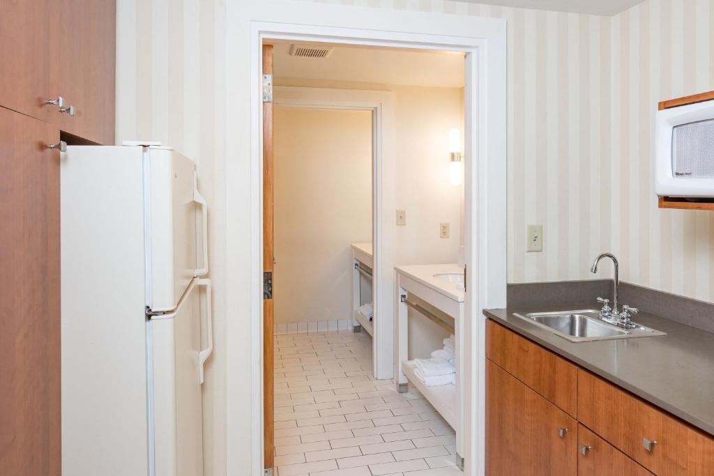 Kuchyň nebo kuchyňský kout v ubytování Four Points by Sheraton Eastham Cape Cod
