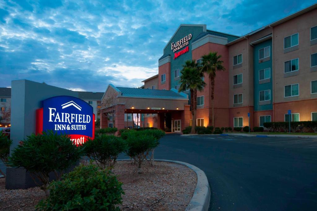 una representación de una posada y suites de campo de hadas en Fairfield Inn &amp; Suites El Centro, en El Centro
