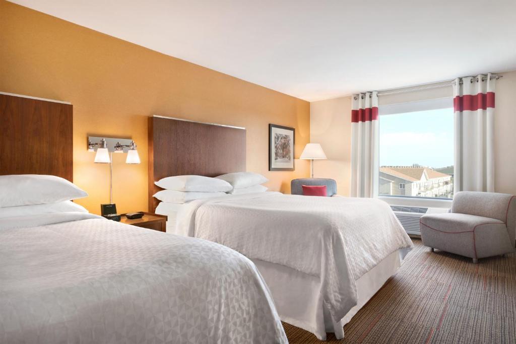 Four Points by Sheraton Fargo Medical Center - Queen Room Met Twee Queensize Bedden