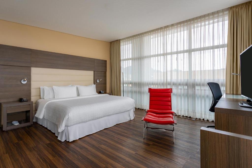Postel nebo postele na pokoji v ubytování Four Points By Sheraton Bogota