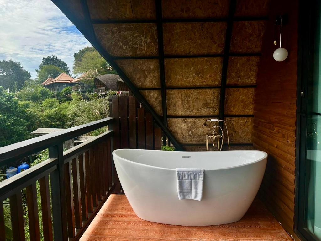 Bakantiang Resort - Chambre Double De Luxe Avec Baignoire