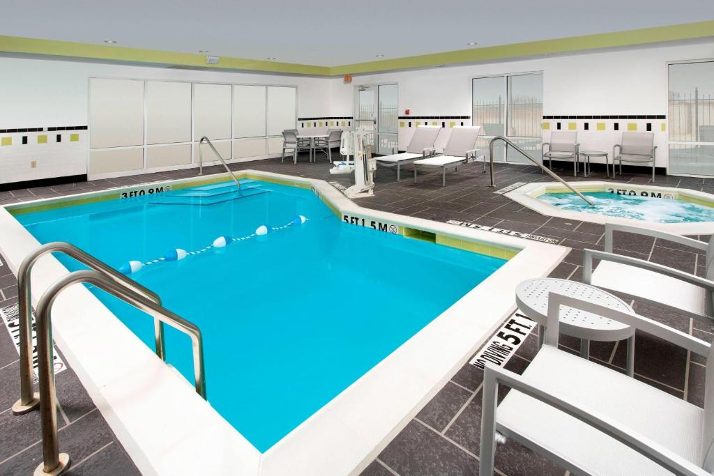 Bazén v ubytování Fairfield Inn & Suites Weatherford nebo v jeho okolí