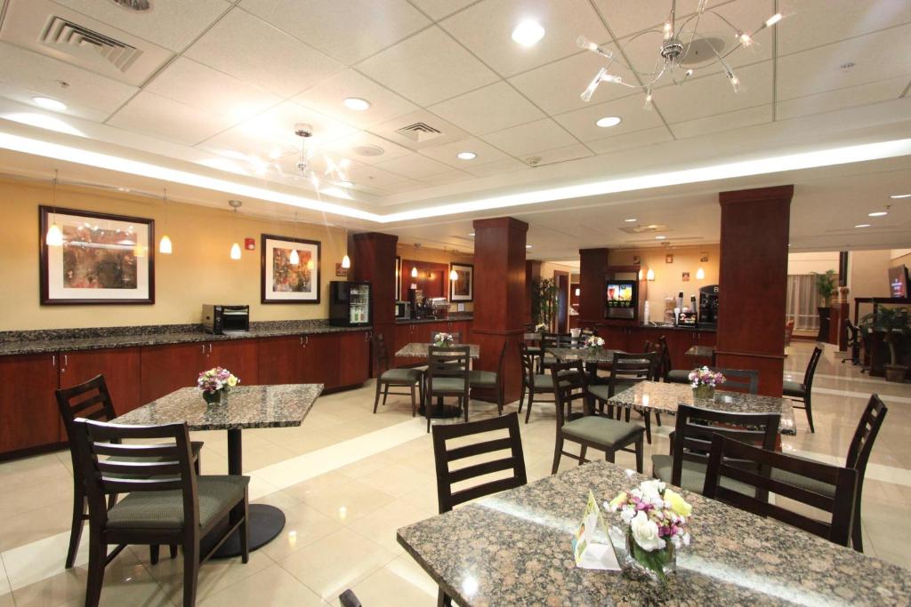 Restaurace v ubytování Fairfield Inn & Suites by Marriott Somerset
