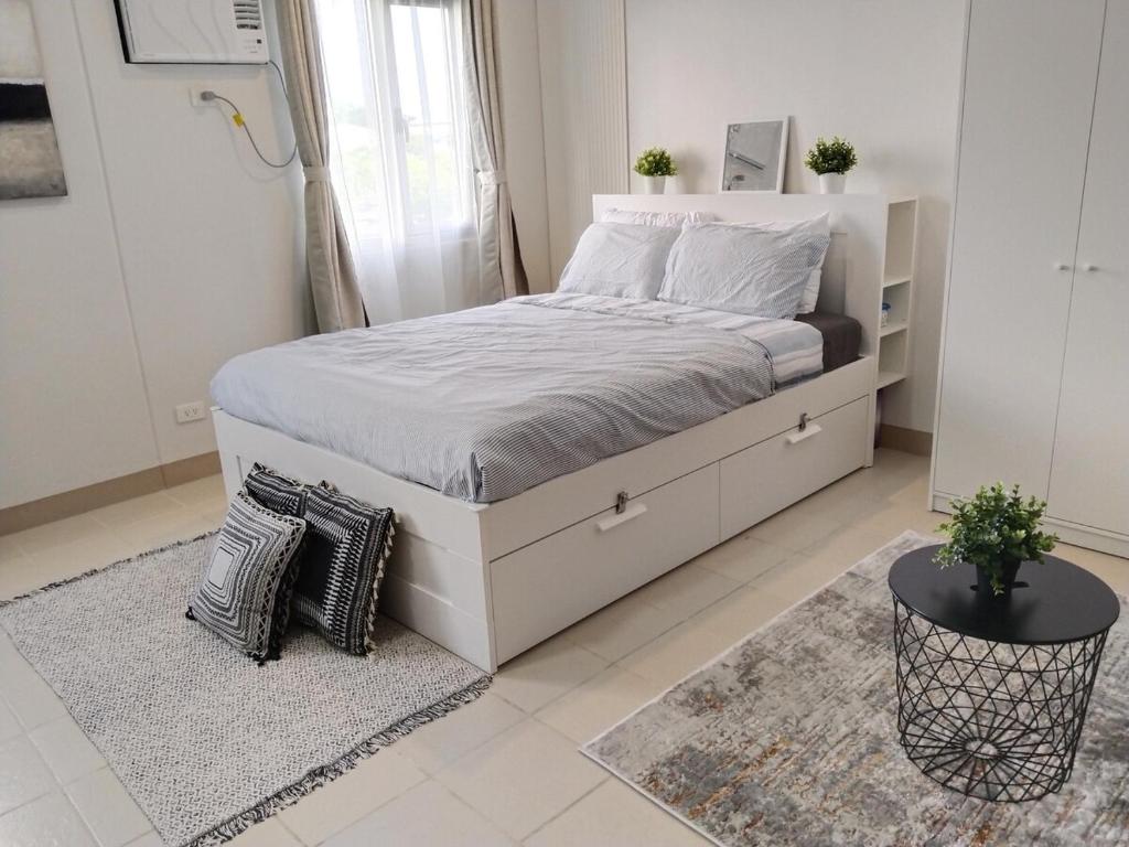 Postel nebo postele na pokoji v ubytování APT at G-207 in SMDC Cheer Residences