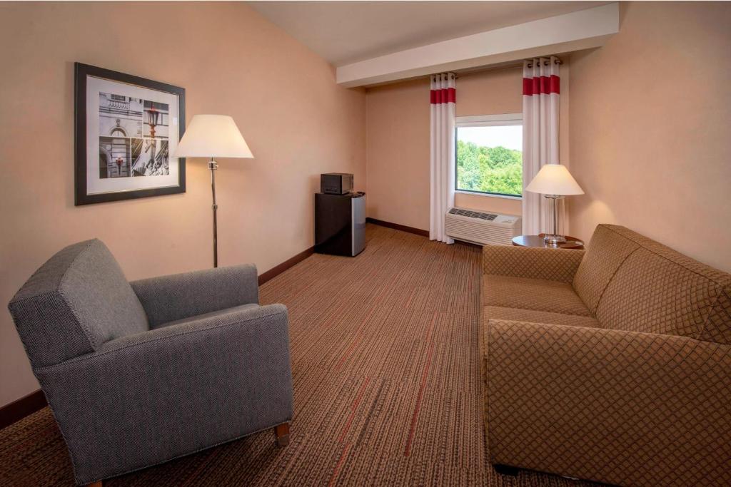 Posezení v ubytování Four Points by Sheraton Newark Christiana Wilmington