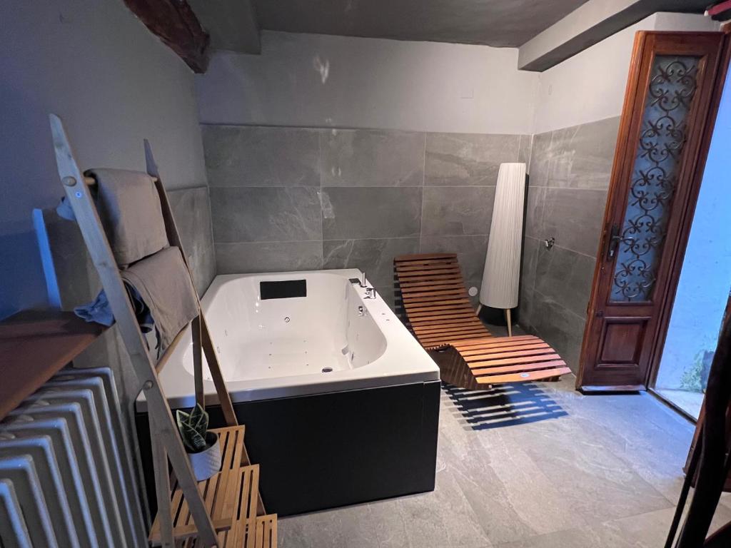 Koupelna v ubytování VILLA Como, Jacuzzi Spa and Private Pool