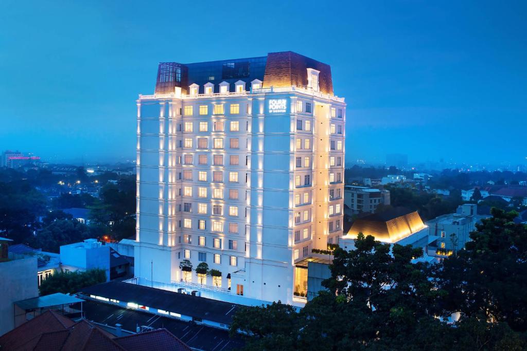 Tòa nhà nơi khách sạn tọa lạc