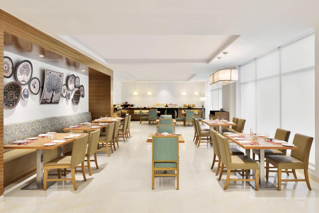 Restaurace v ubytování Fairfield by Marriott Pune Kharadi