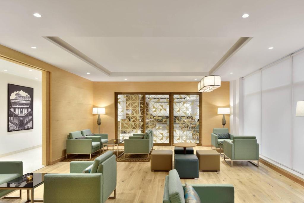 Posezení v ubytování Fairfield by Marriott Pune Kharadi