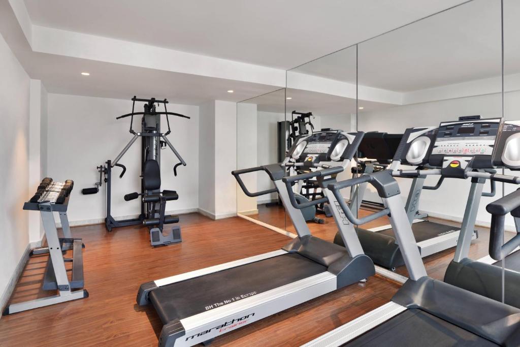 Fitness centrum a/nebo fitness zařízení v ubytování Fairfield by Marriott Pune Kharadi