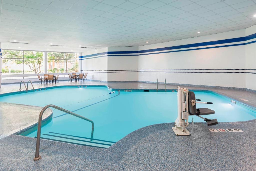 Four Points by Sheraton Chicago O'Hare photo