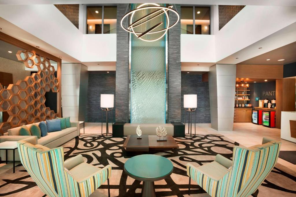 Posezení v ubytování Four Points by Sheraton Miami Airport