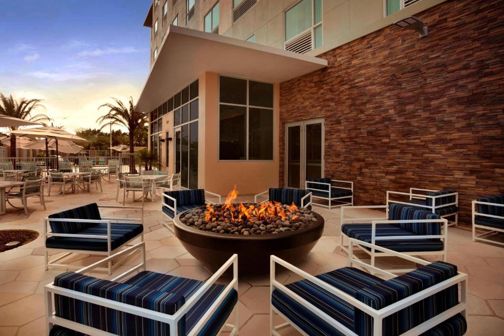 Posezení v ubytování Four Points by Sheraton Miami Airport