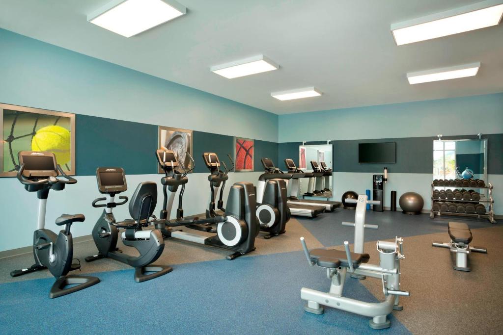 Fitness centrum a/nebo fitness zařízení v ubytování Four Points by Sheraton Miami Airport