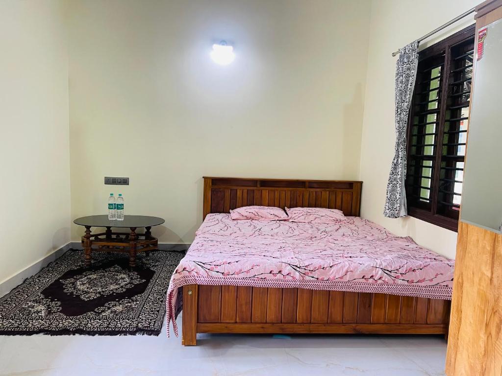 Postel nebo postele na pokoji v ubytování Skyview homestay Devaramane