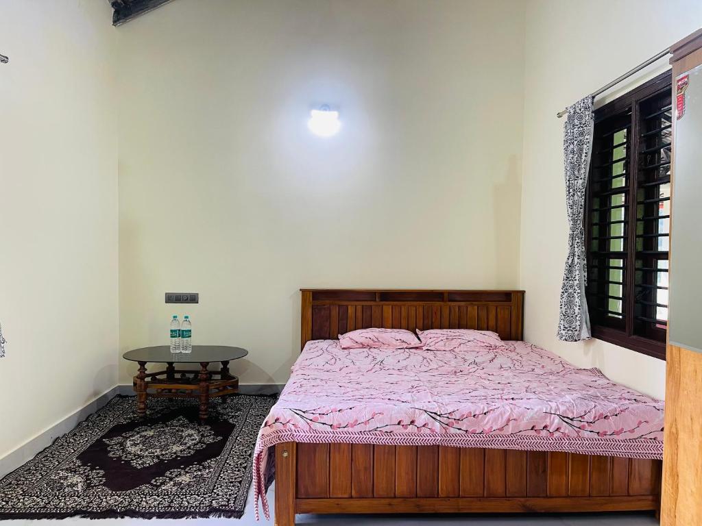 Postel nebo postele na pokoji v ubytování Skyview homestay Devaramane