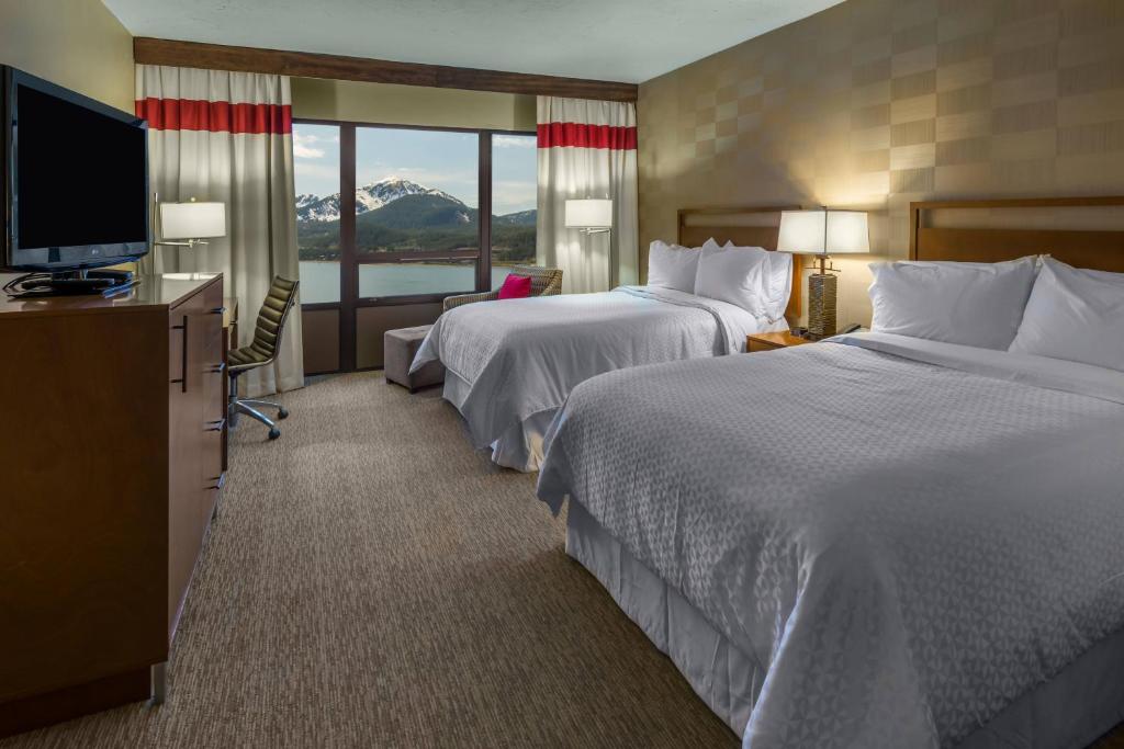 Postel nebo postele na pokoji v ubytování Four Points by Sheraton Juneau