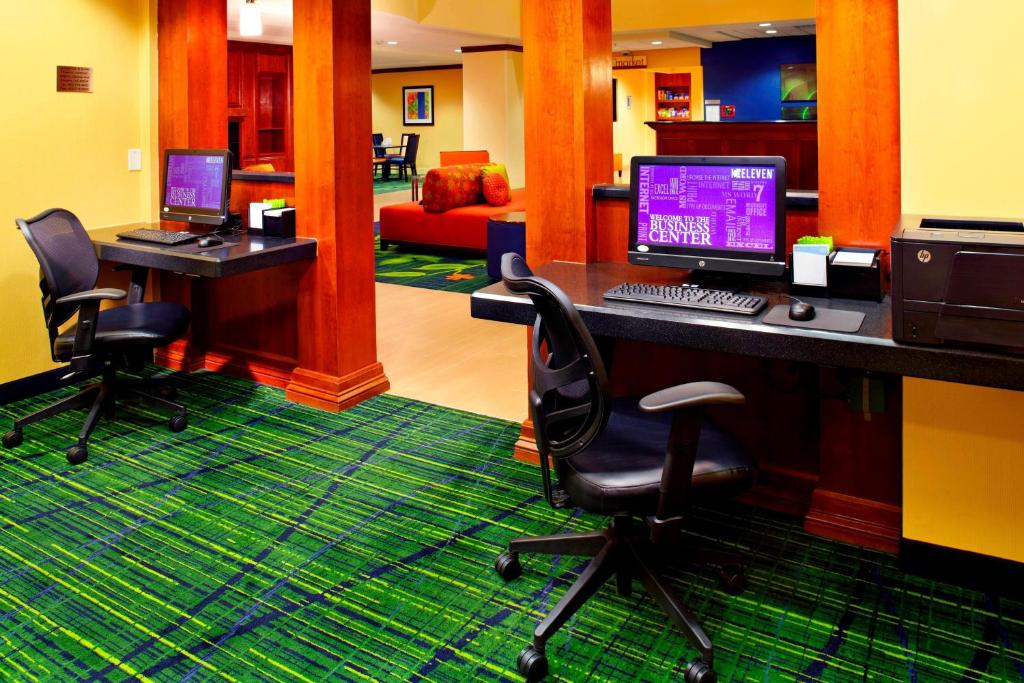 TV a/nebo společenská místnost v ubytování Fairfield Inn & Suites Phoenix Midtown