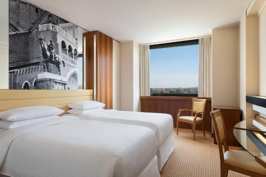 Postel nebo postele na pokoji v ubytování Four Points by Sheraton Padova