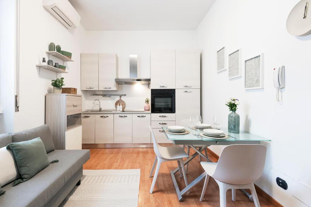 Kuchyňa alebo kuchynka v ubytovaní Cozy apartament in Piazza 5 Giornate by Easylife