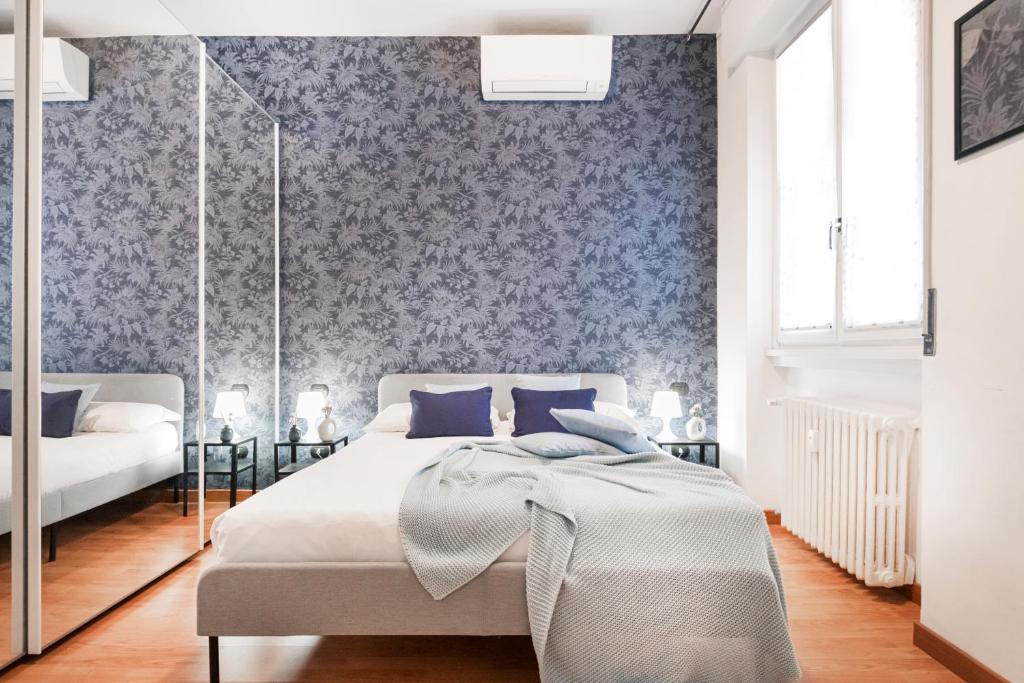 Posteľ alebo postele v izbe v ubytovaní Cozy apartament in Piazza 5 Giornate by Easylife
