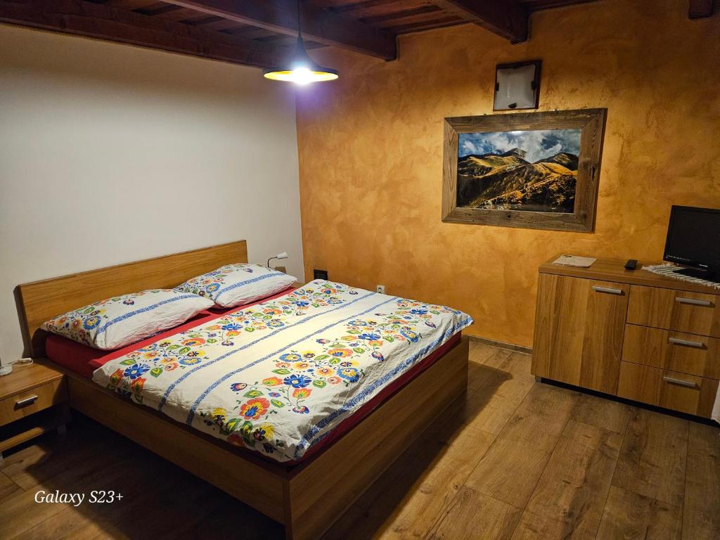 Postel nebo postele na pokoji v ubytování Chata pod Chopkom