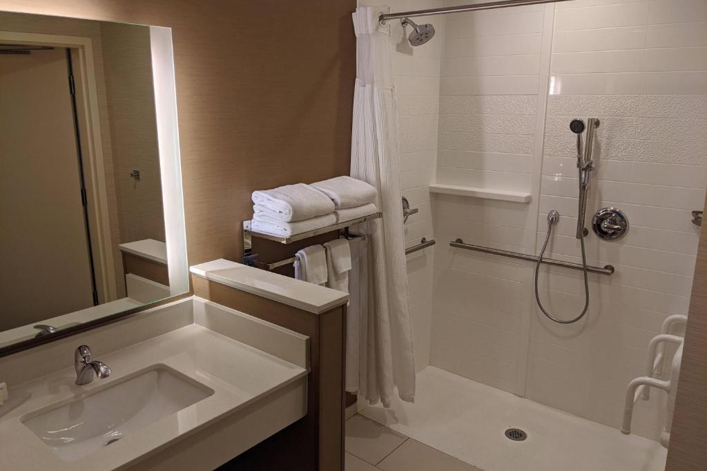 Fairfield Inn & Suites by Marriott Phoenix Tempe/Airport photo