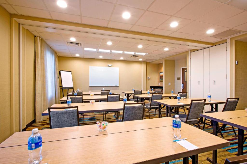 Fairfield Inn & Suites by Marriott Phoenix Tempe/Airport photo
