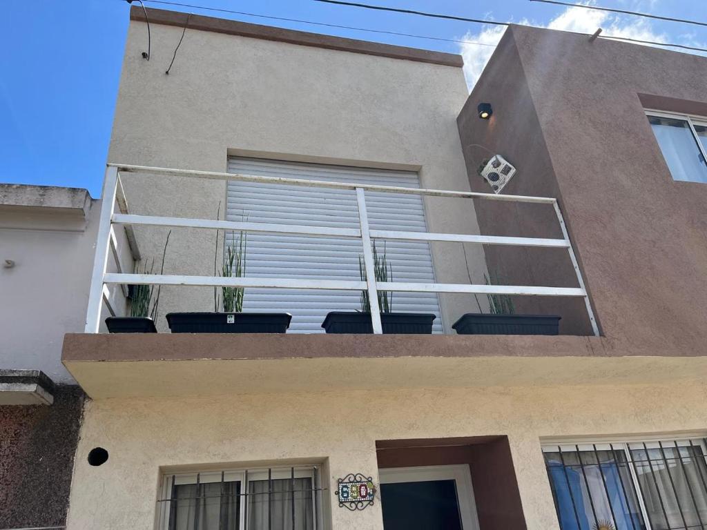a balcony on the side of a building at Departamento calle 32 in Balcarce
